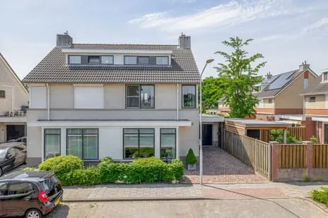 Corner house for sale: Maaivelden 35, Heivelden Best