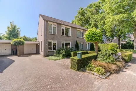 Tussenwoning te koop: Maalbergenstraat 42, De Kievit Zuid-Oost Tilburg