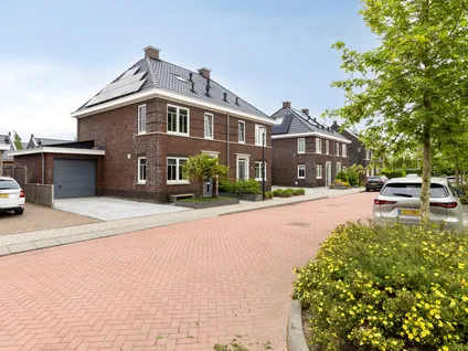 Twee-onder-één-kap te koop: Maalkoppelsingel 9, Oude-Tonge prinsessenbuurt handelskade Oude-Tonge