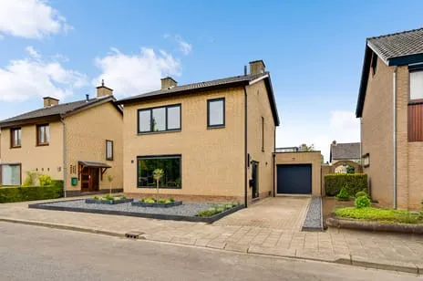 Vrijstaande woning te koop: Maalsteenstraat 12, Urmond ten oosten van Julianakanaal Urmond