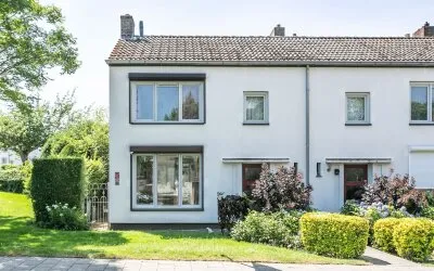 Corner house for sale: Maandagstraat 10, Dr. Nolensplein en omgeving Heerlen