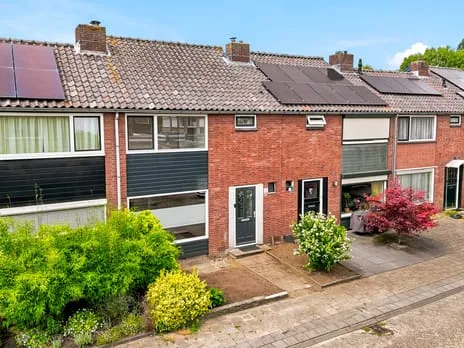 Tussenwoning te koop: Maarten Harpertsz. Trompstraat 8, Zeeheldenbuurt Zutphen