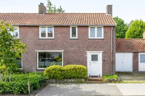 Terraced house for sale: Maarten Trompstraat 17, Aalst Waalre