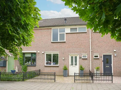 Tussenwoning te koop: Maarten Trompstraat 24, De Kruiskamp 'S-Hertogenbosch