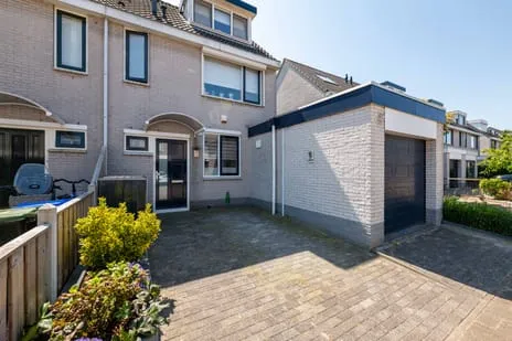 Tussenwoning te koop: Maarten Trompstraat 27, Kruis Hoeffe Hellevoetsluis