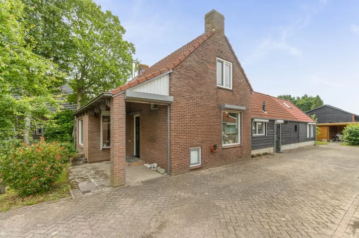 Vrijstaande woning te koop: Maarten van Rossumweg 3, Poederoijen Poederoijen