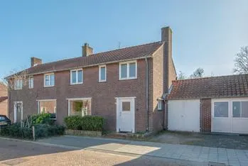 Tussenwoning te koop: Maarten Trompstraat 17, Waalre