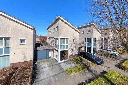 Tussenwoning te koop: Maasbommelstraat 53, Leeuwerik Midden Tilburg