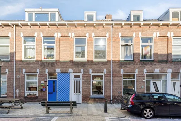 Terraced house for sale: Maasdamsestraat 10, Eilandenbuurt Schiedam