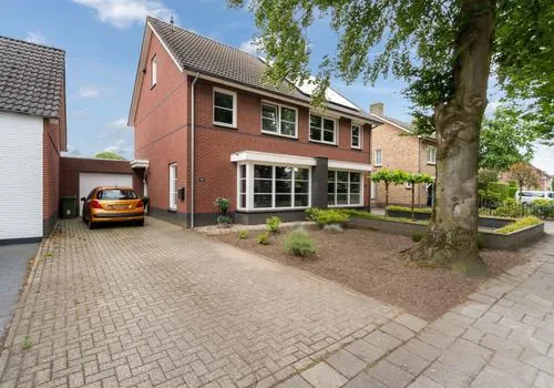 Corner house for sale: Maaseikerweg 109, Graswinkel Weert