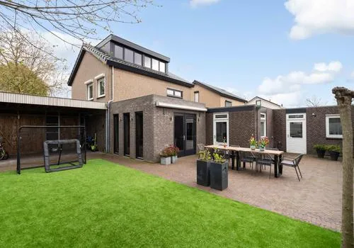 Twee-onder-één-kap te koop: Maaseikerweg 152, Moesel Weert