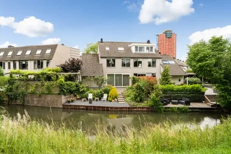 Twee-onder-één-kap te koop: Maaskant-erf 44, Van Ravesteijn-erf en omgeving Dordrecht