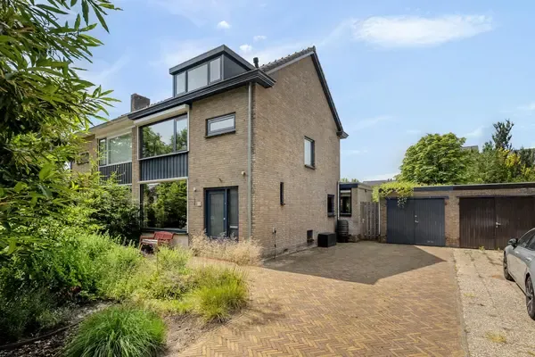 Twee-onder-één-kap te koop: Maasstraat 10, Noord 1 Barendrecht