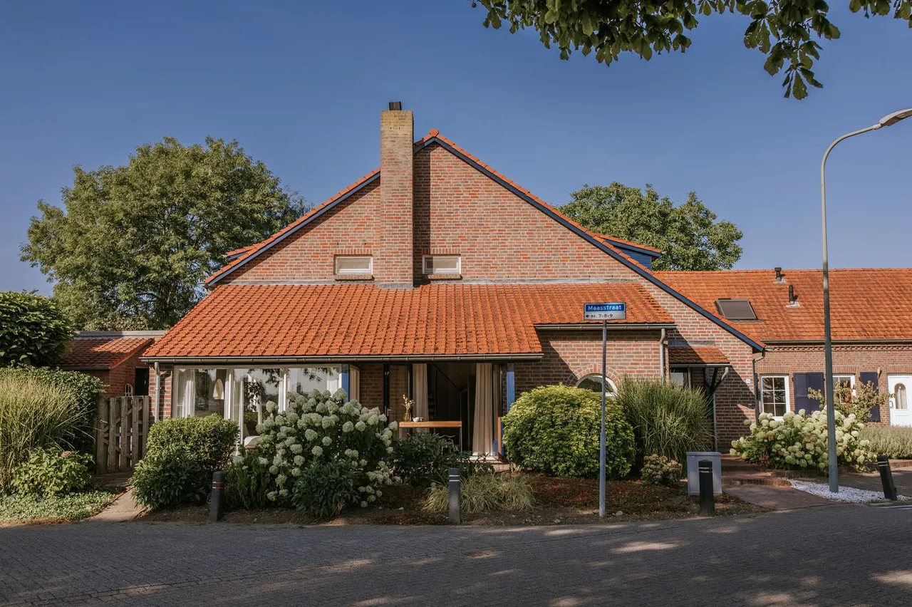 Twee-onder-één-kap te koop: Maasstraat 10, Herten