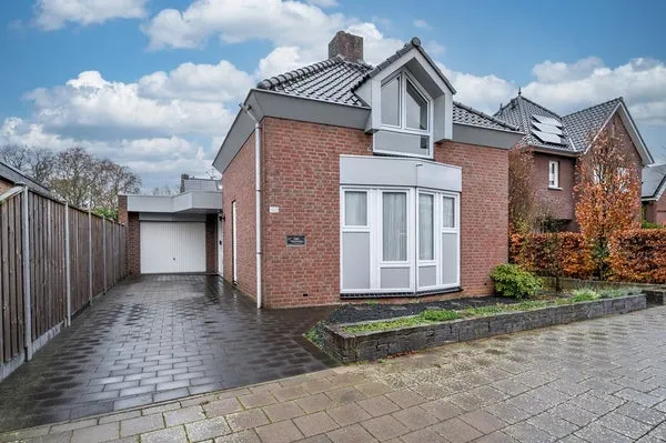Vrijstaande woning te koop: Maasstraat 100, Kloosterdorp Steyl