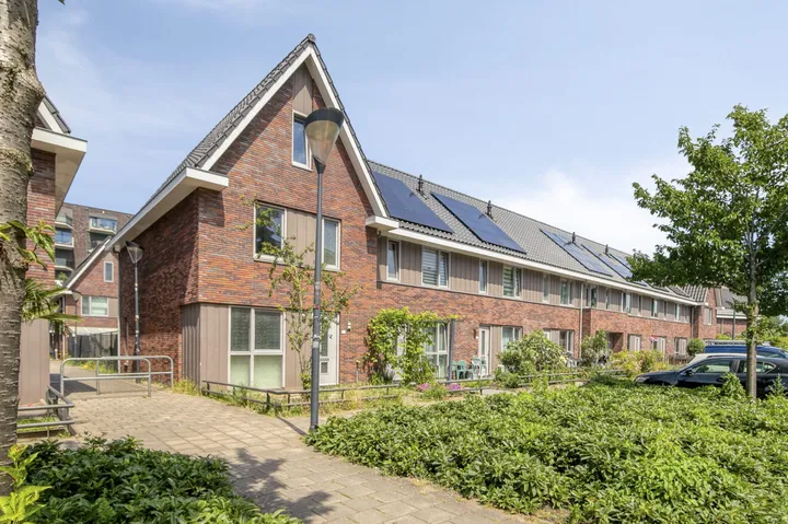 Corner house for sale: Maasstraat 137, Deltabuurt Deventer