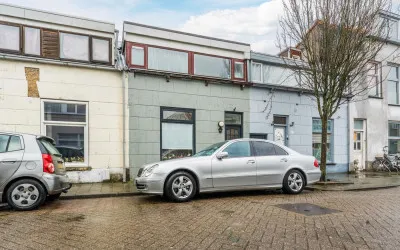 Tussenwoning te koop: Maasstraat 17, Noletbuurt Schiedam