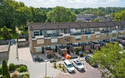 Tussenwoning te koop: Maasstraat 25, Rozenburg Rozenburg