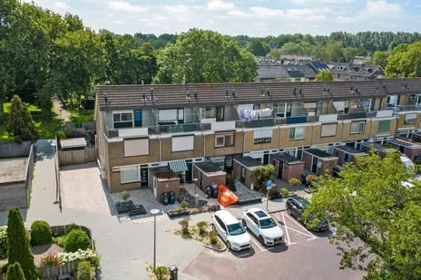 Terraced house for sale: Maasstraat 25, Rozenburg Rozenburg (Zh)