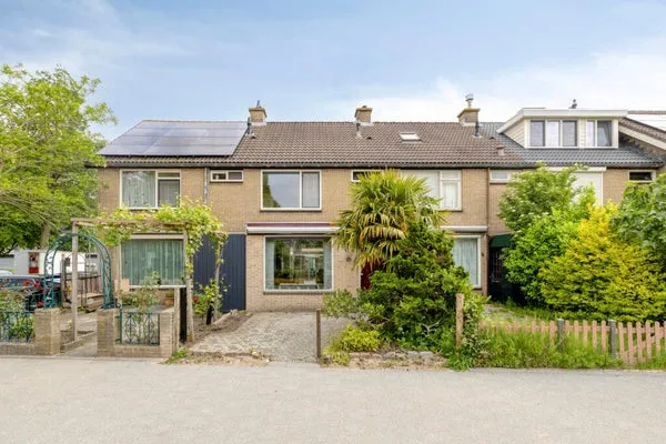Tussenwoning te koop: Maasstraat 3, Rozenburg Rozenburg