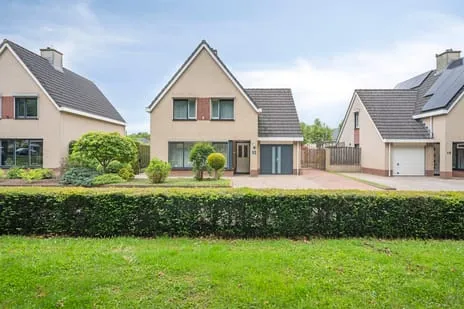 Vrijstaande woning te koop: Maastrichterbaan 13, Lindenheuvel Geleen
