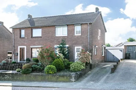 Tussenwoning te koop: Maastrichterstraat 29, Kruisberg Brunssum