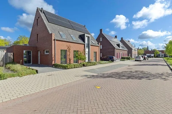 Twee-onder-één-kap te koop: Maatschappijstraat 13, Helenaveen kern Helenaveen