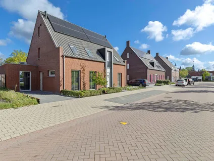 Twee-onder-één-kap te koop: Maatschappijstraat 13, Helenaveen kern Helenaveen