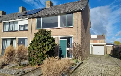 Corner house for sale: Machteld van Gelrestraat 58, Tholen Tholen