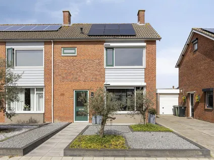 Hoekwoning te koop: Machteld van Gelrestraat 50, Tholen Tholen