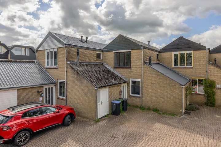 Tussenwoning te koop: Madame Curiehof 14, Schoonhoven-West Schoonhoven