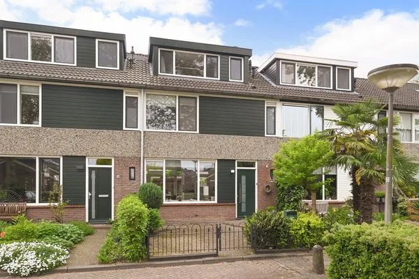 Tussenwoning te koop: Madelieflaan 28, Eemdal-Zuid Baarn