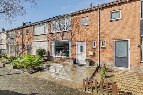 Tussenwoning te koop: Madeliefstraat 4, Bloemenoord Waalwijk