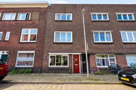 Tussenwoning te koop: Madioenstraat 6, Laan van Nieuw-Guinea, Spinozaweg e.o. Utrecht