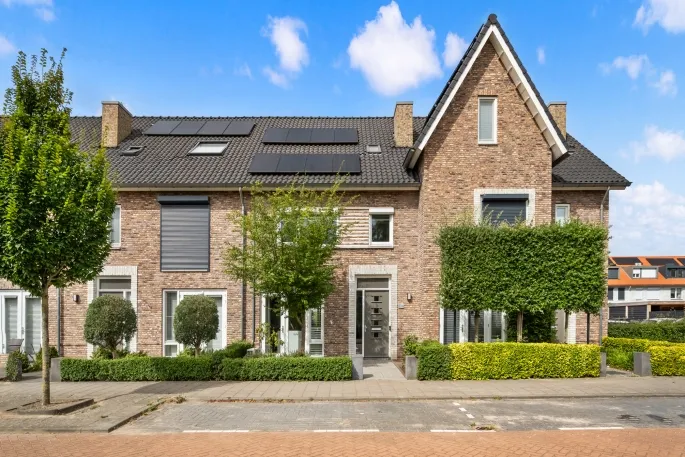 Tussenwoning te koop: Magdalenapolder 50, Barendrecht