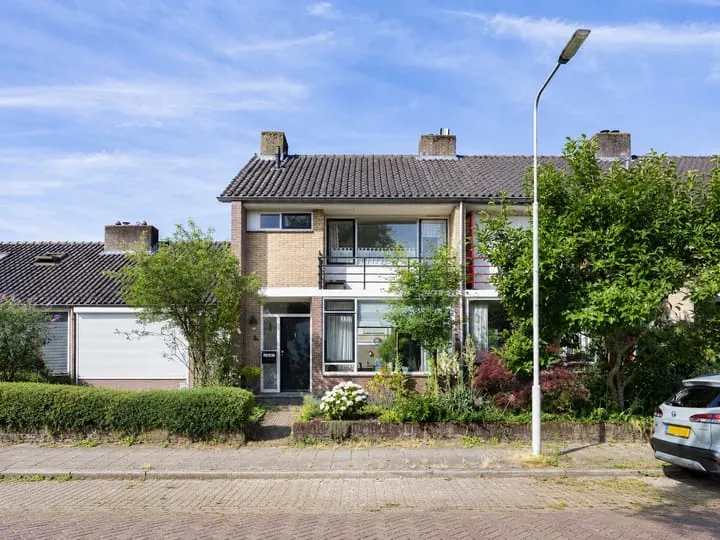 Tussenwoning te koop: Magerhorststraat 22, Over het Lange Water Arnhem