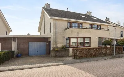 Tussenwoning te koop: Magneetveld 43, De Velden Zuid Almere