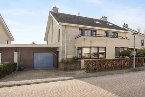 Tussenwoning te koop: Magneetveld 43, De Velden Zuid Almere