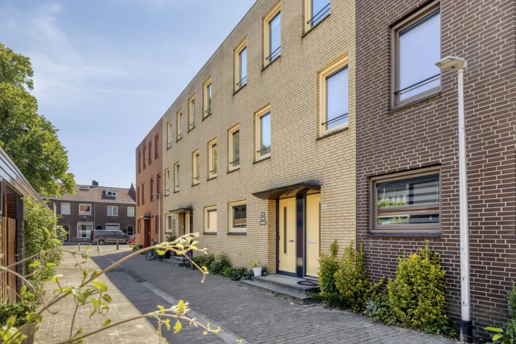 Tussenwoning te koop: Magnoliaerf 64, Tilburg
