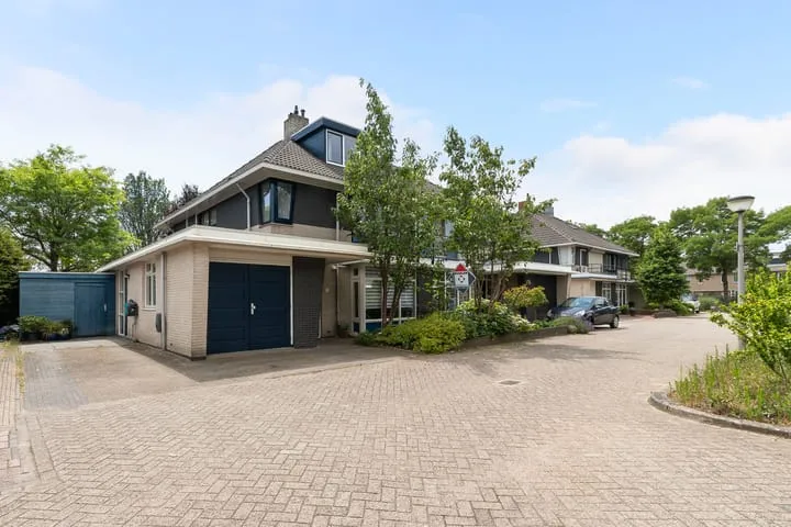 Twee-onder-één-kap te koop: Mahlerstraat 8, Rossinibuurt Capelle Aan Den Ijssel