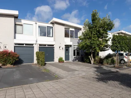 Tussenwoning te koop: Mahonie 137, Palissander en omgeving Dordrecht