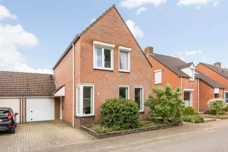 Twee-onder-één-kap te koop: Majoor Huthstraat 15, Linne Linne