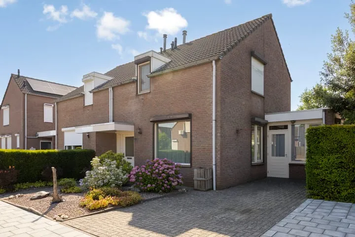 Hoekwoning te koop: Majoor Huthstraat 49, Linne Linne