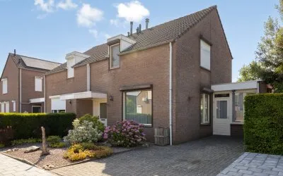 Hoekwoning te koop: Majoor Huthstraat 49, Linne Linne