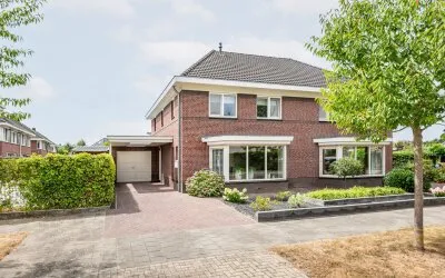 Twee-onder-één-kap te koop: Majoraan 1, Verspreide huizen Varsselder Gendringen