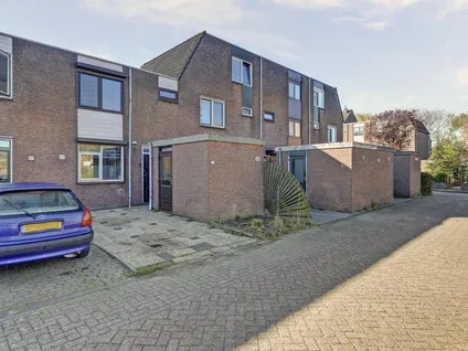 Tussenwoning te koop: Majoraandonk 7, Donken Spijkenisse