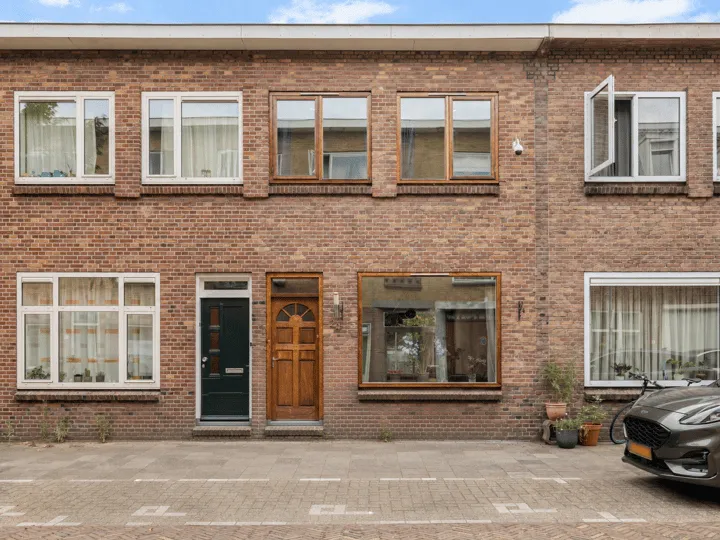 Tussenwoning te koop: Makassarstraat 24, Laan van Nieuw-Guinea, Spinozaweg e.o. Utrecht