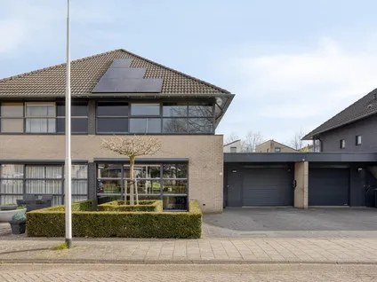 Tussenwoning te koop: Makkumplein 4, Tilburg