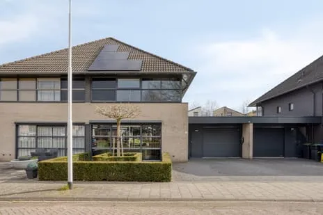 Tussenwoning te koop: Makkumplein 4, Leeuwerik Zuid Tilburg