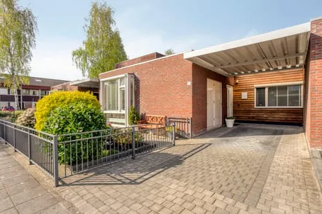 Tussenwoning te koop: Malevitsjpad 10, Tussen de Vaarten Z.- Midden west Almere